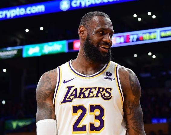 赛事赛程-1600万美元降薪牺牲 詹姆斯助湖人追逐哈登&amp;克雷