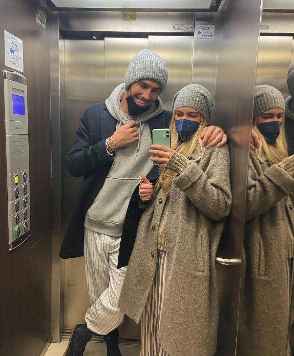 1688716136272056890.png 菲戈仨闺女美艳如花 大女儿跟西班牙国王表弟拍拖