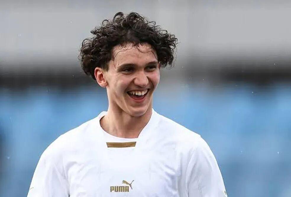 赛事赛程-曼联官宣压哨卖第四人，巨头叫停铁闸交易！没买人却化身出租狂魔