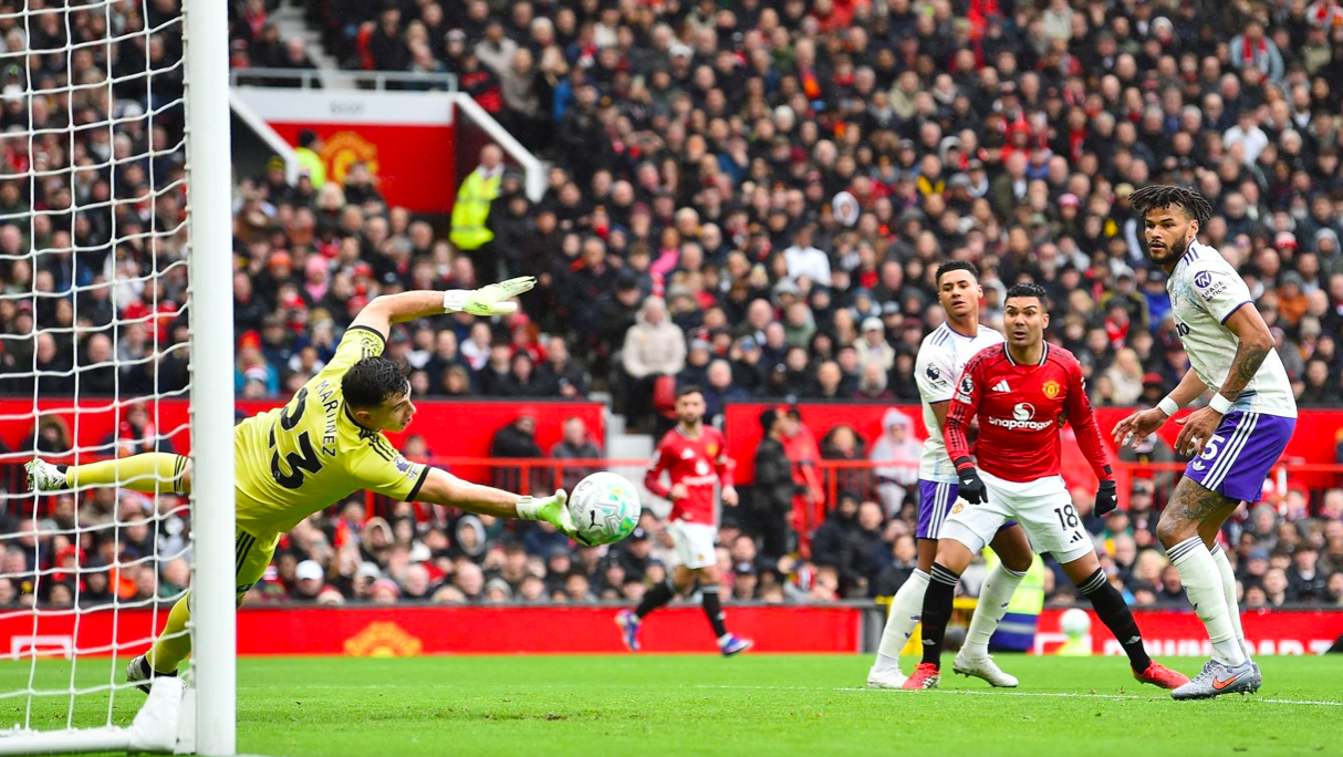 世界赛直播-豪门悲喜夜：曼联3-1维拉跻身前3 利物浦1-1惨遭热刺绝平 巴萨5-2